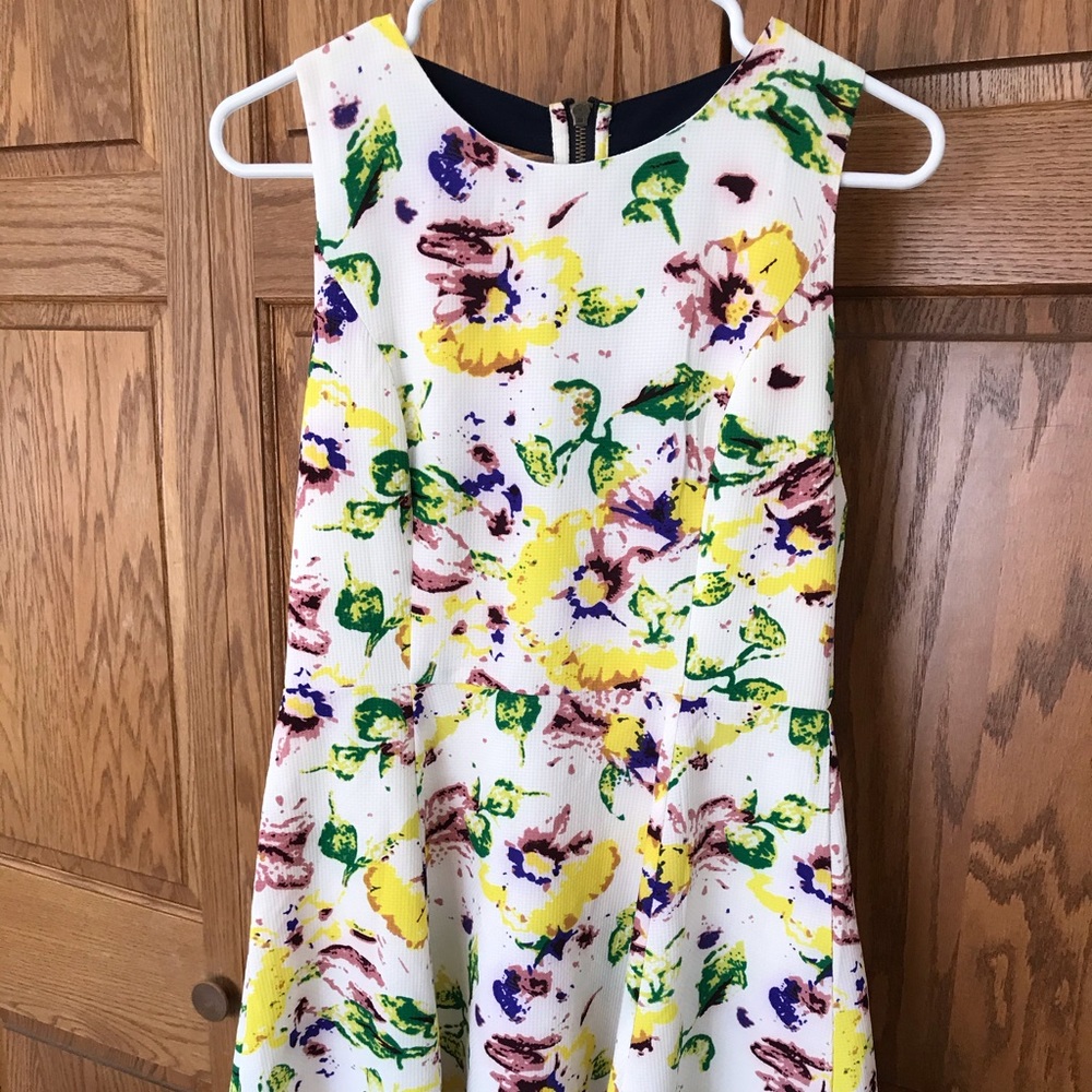 Flattering floral dress for summer!